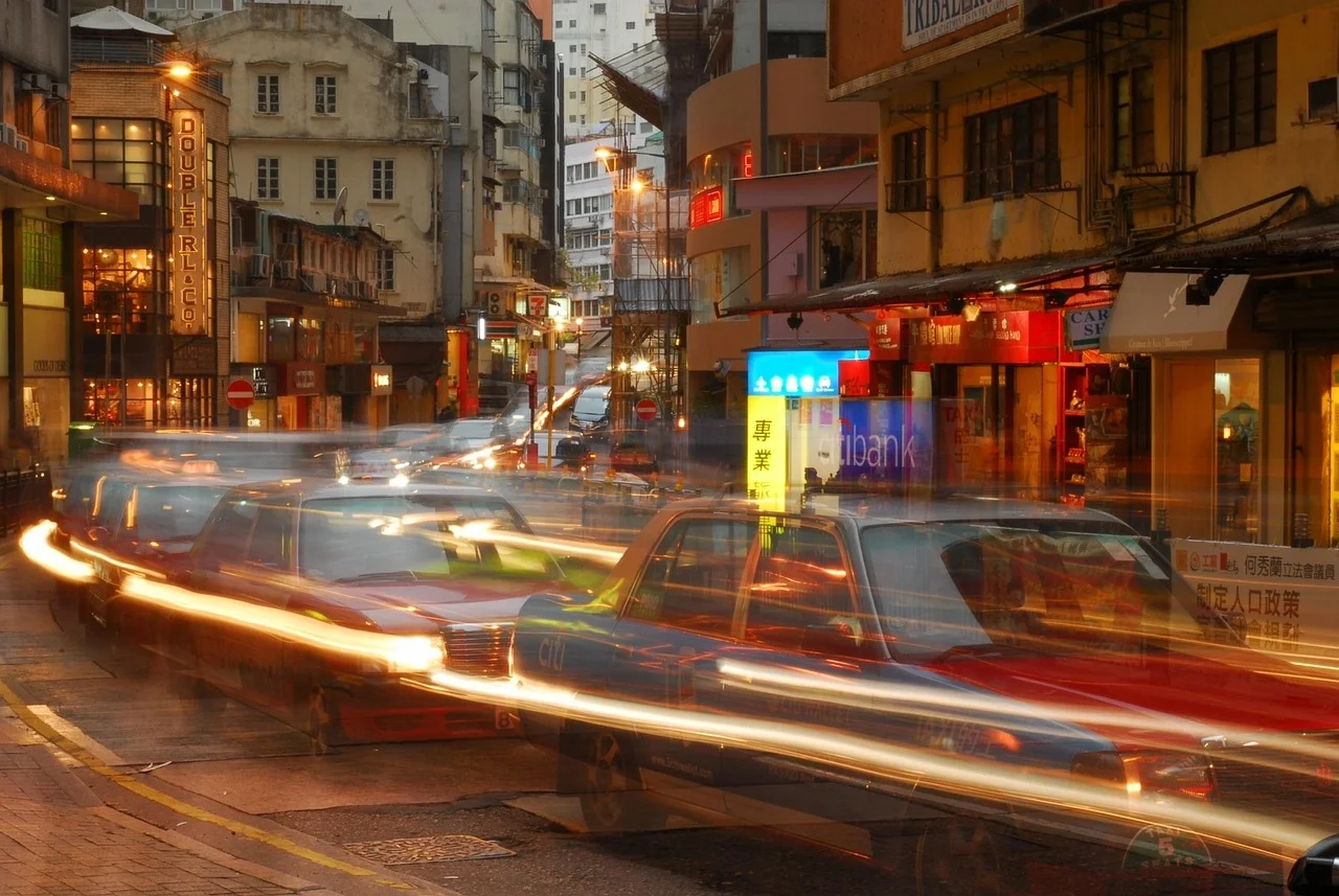 „Entdecke das ultimative Stadterlebnis: Öffentlicher Verkehr, Lifestyle und Gastronomie in den Metropolen der Welt“https://freewalkingtour.com/de/paris/